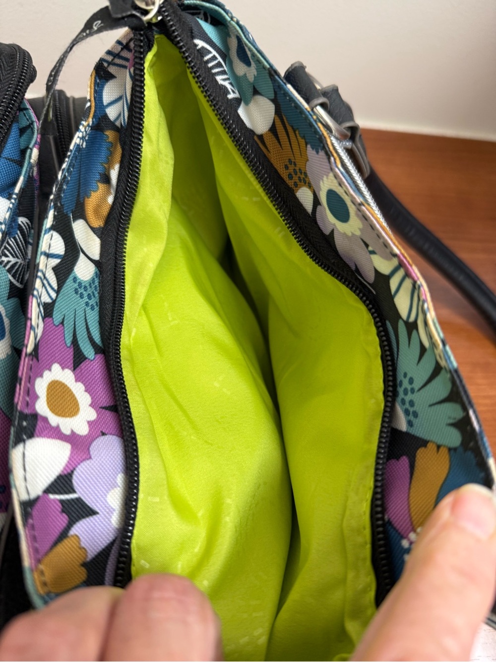Lily Bloom Maggie Satchel Handbag EUC - Picture 9 of 15